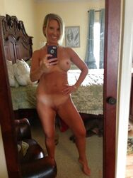 Hot Nude Mom Selfie